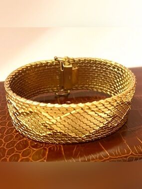 18k Gold Plated Mesh Diamond Pattern Hinged Bracelet Made In Italy, 7.25”L x 1”W